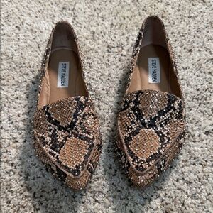 Steve Madden Tan and Black Patterned Loafers